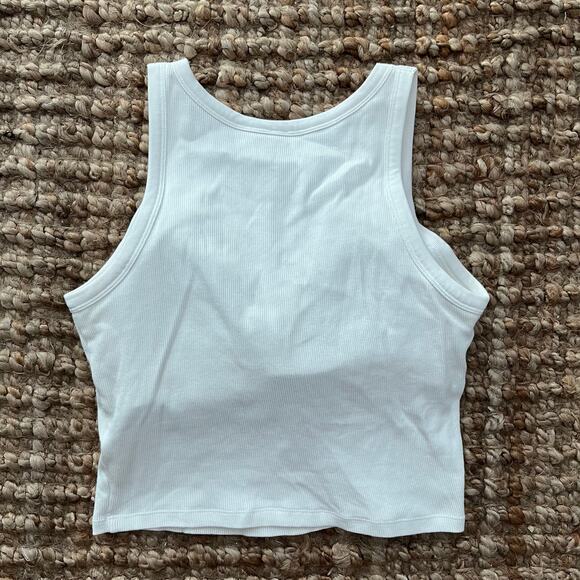 Uniqlo Cropped Built-In Bra Tank Top White Ribbed Size M Like New - Picture 2 of 8